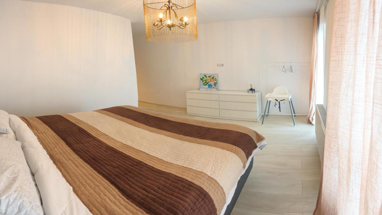 Appartement Mmc Apartament à Braşov Extérieur photo